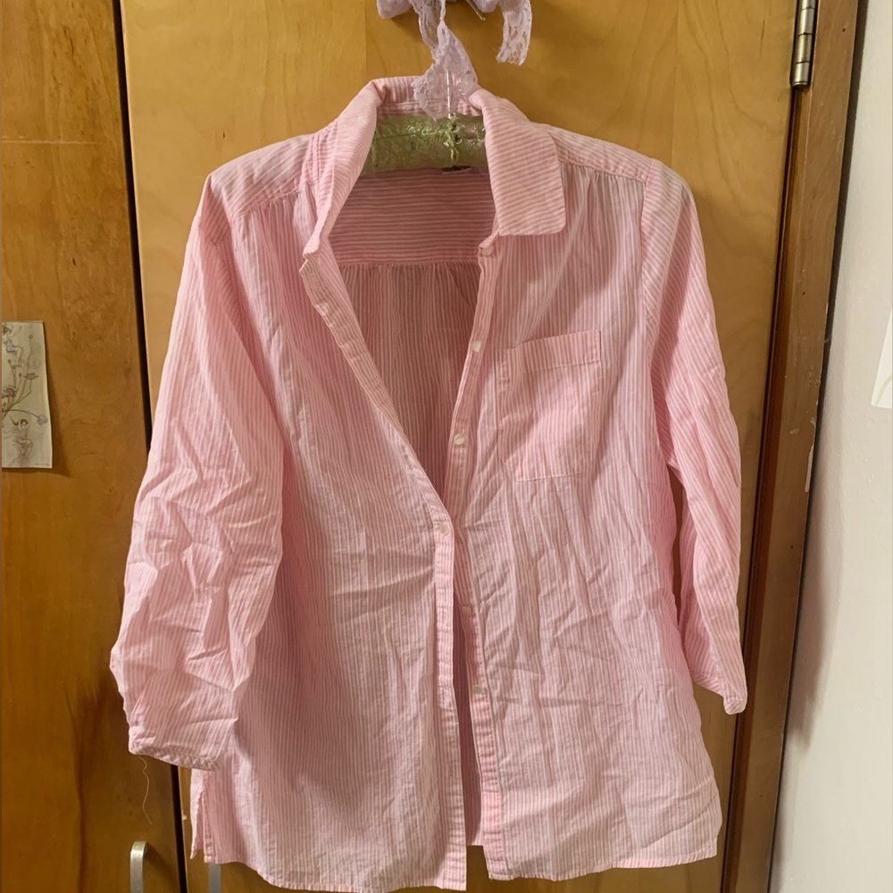 Baby pink striped button up 
All natural fibers 
Pearl buttons 
Comfortable fit